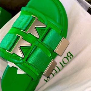 ✅bottega sandals Size 38
✅Original price $900
✅Selling price $650 brand new‼️‼️